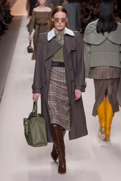 Look 27
